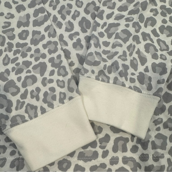 Nike Woman’s animal print XL long sleeve tee like new XL gray and white - Picture 3 of 5